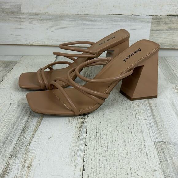 Abound womens 11 tan faux leather block heel open toe slip on sandals - Picture 1 of 9